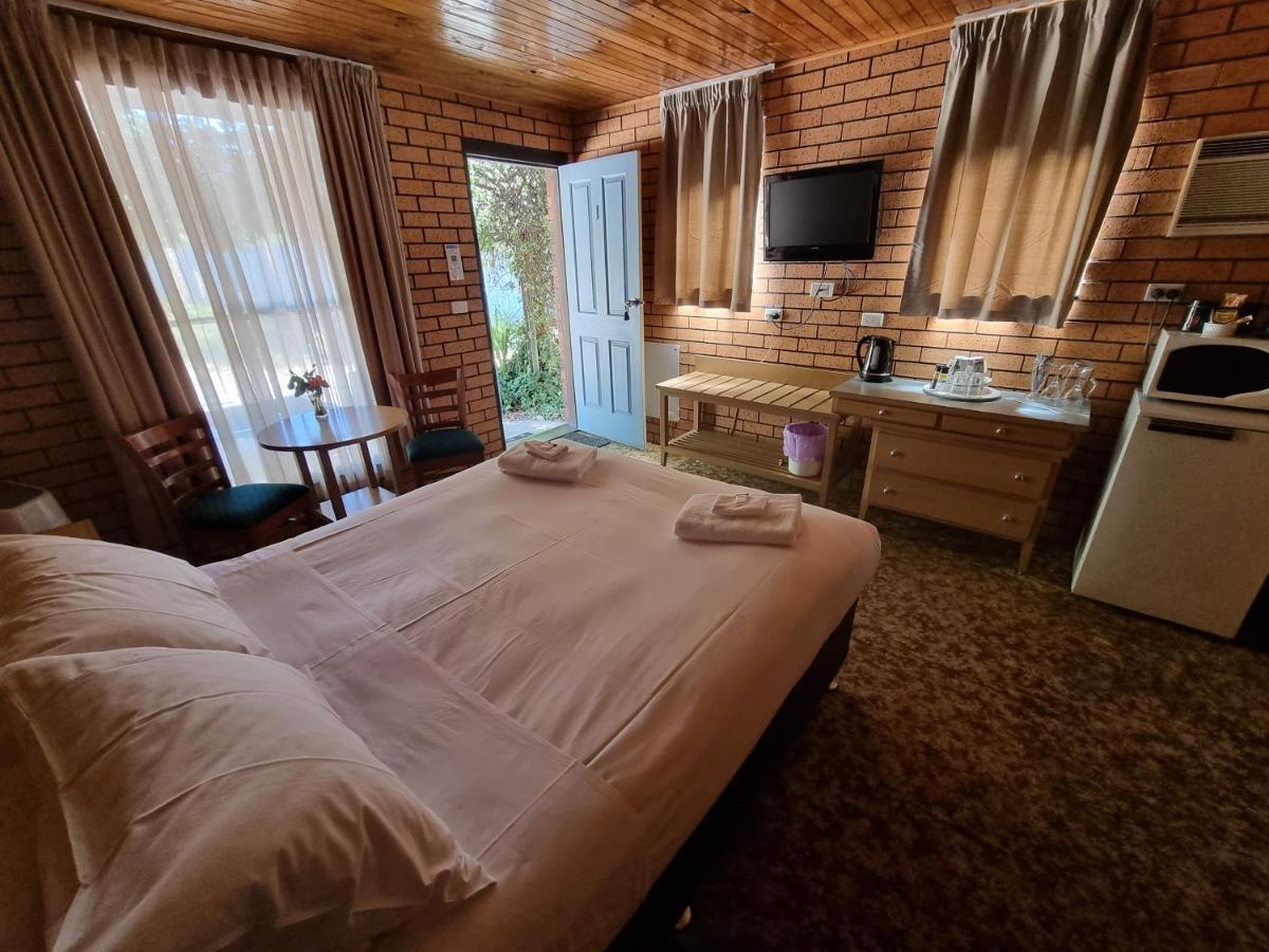 Saint Arnaud La Cochon Rose Motel מראה חיצוני תמונה