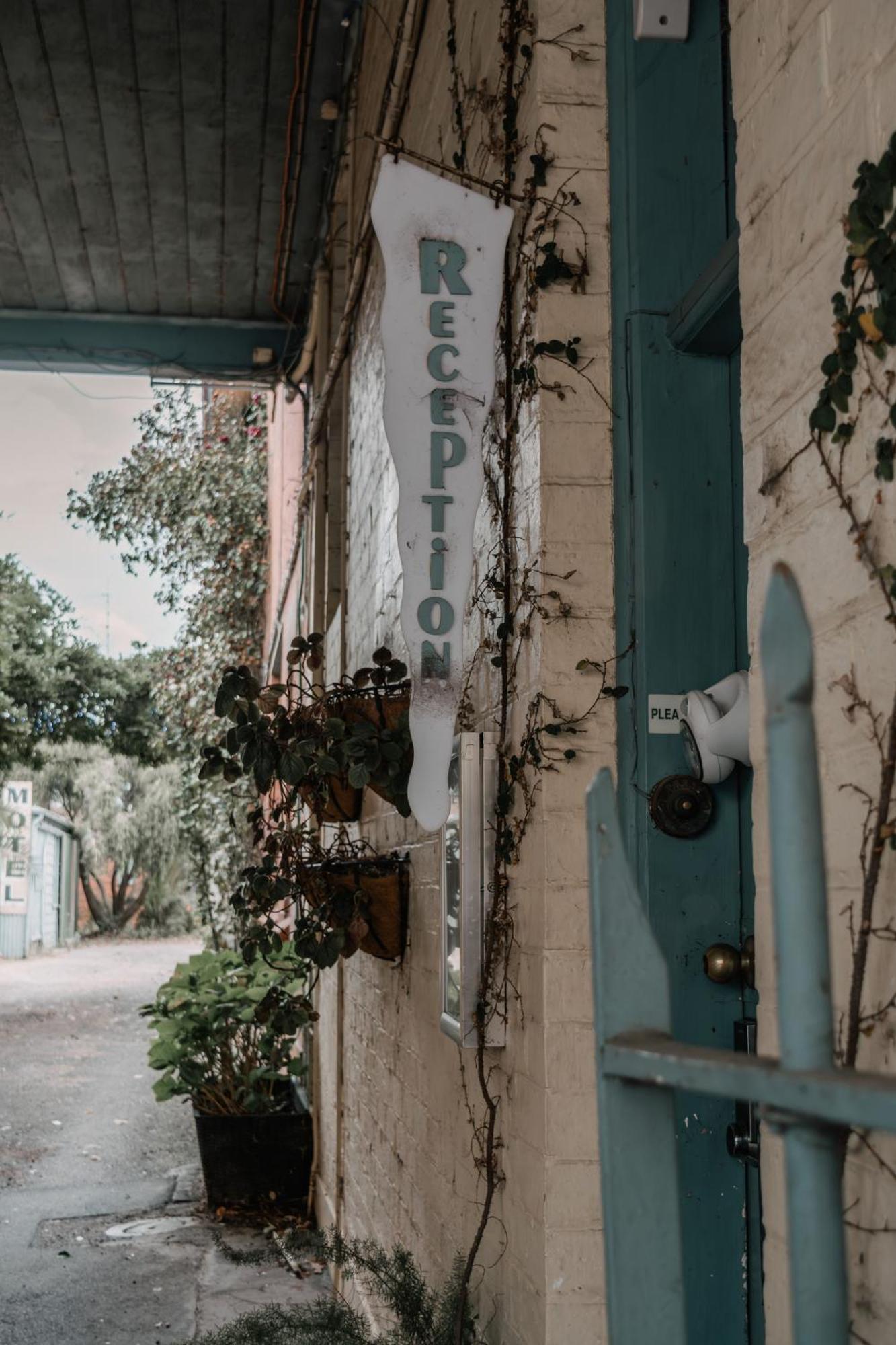 Saint Arnaud La Cochon Rose Motel מראה חיצוני תמונה
